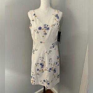 NWT Jones New York Floral V Neck dress size 12P. Off white/blue